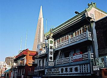 《人中之龙》系列首款 Nintendo Switch™专用游戏软体《人中之龙 极》今日发售！